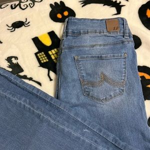 Blue ripped jeans! Sized 3